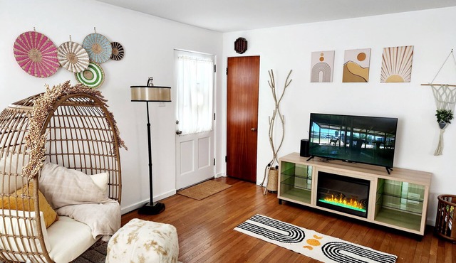 Mid century + boho getaway on a quiet road in Godfrey. 2BR, 1 BA. WiFi included.