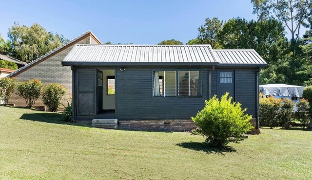 Mid-Century Cabin (by the golf course)