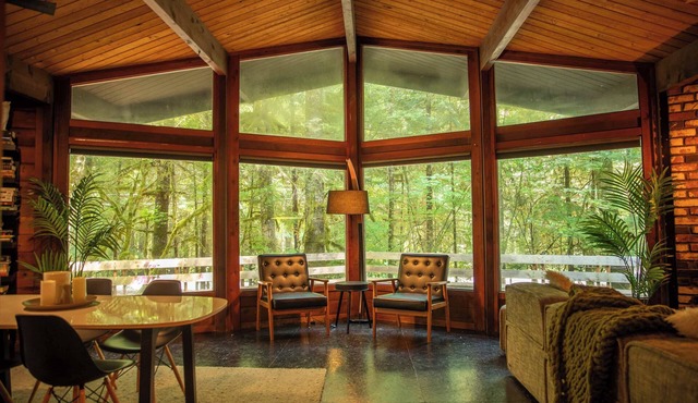 Mid-Century Cabin Hideaway - Hot Tub & Fire Pit