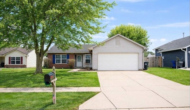 Mid-Century Comfort 3BR 2 BATH in a Quiet Neighborhood - Family Friendly