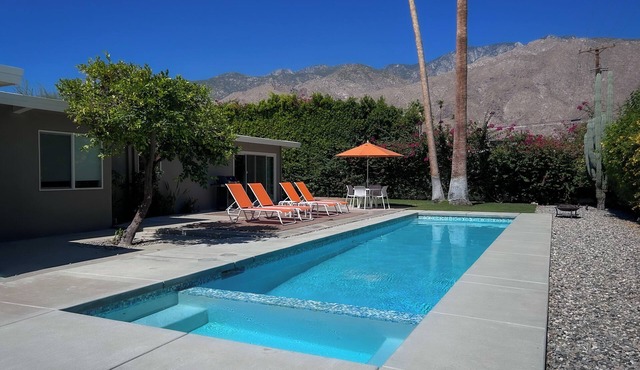 Mid-Century Desert Oasis Private Pool & Spa