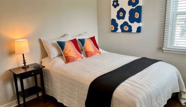 Mid-century design home located in the Villas of Lake Bluff