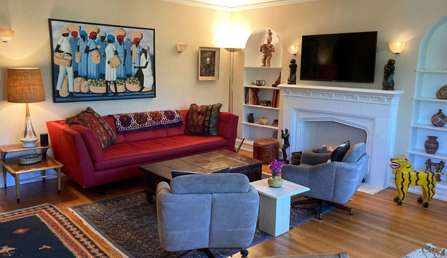 Mid Century Elegance in Evanston: Vintage Apt 2 BR + Office/Den Guest Room