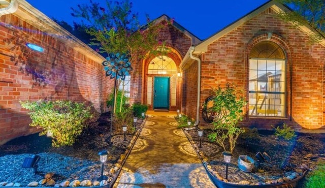 Mid-Century Gem by the Lake /5 Minutes to Rockwall Harbor