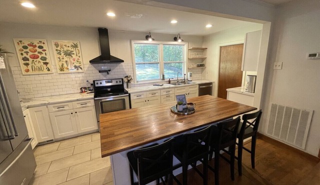 Mid-Century Gem in Holston Hills