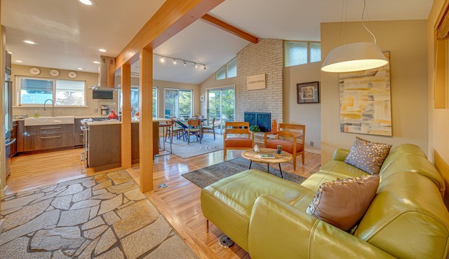 ⭐ Mid-Century Gem Nr Hiking, Beach, Airport, City