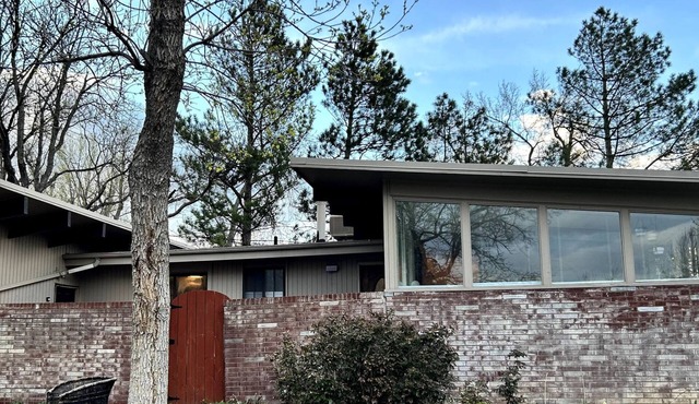 Mid Century gem, under the flatirons. in South Boulder