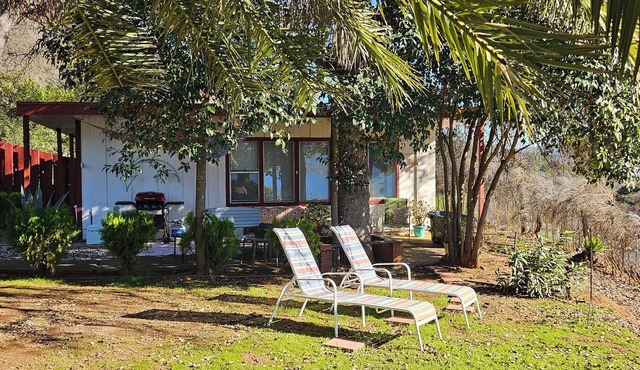 Mid Century Guesthouse with Lake View!