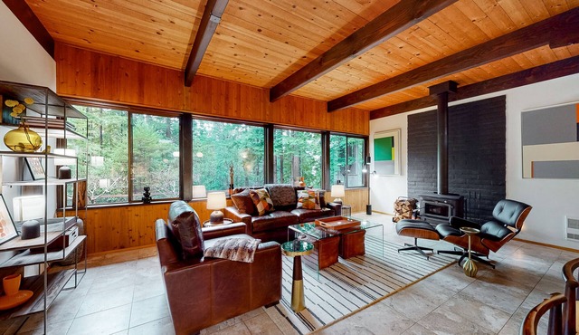 Mid-century home in the redwoods with expansive deck, garden & woodstove