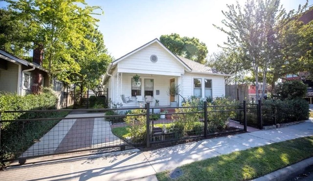 Mid-Century Home w/Studio,Hot Tub,World Cup Access