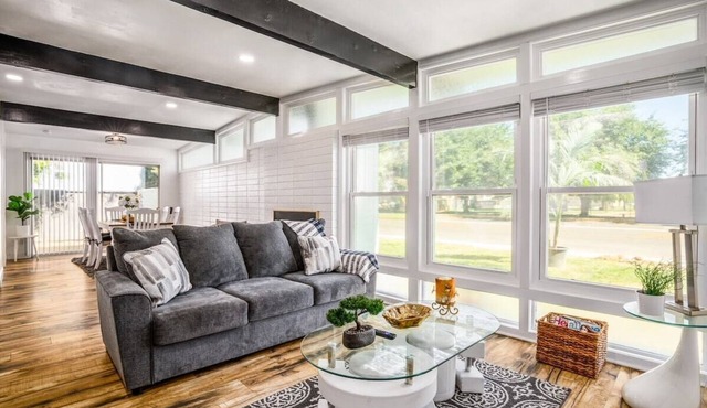 Mid-Century Home with Pool in Madera