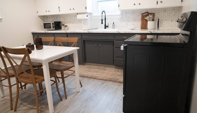 Mid Century Manor - Downstairs Unit