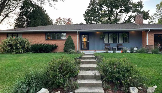 Mid century Mod ranch walking distance to PSU & Downtown State college