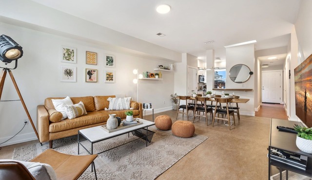Mid-century Mod Retreat near Old Town – Free Bikes