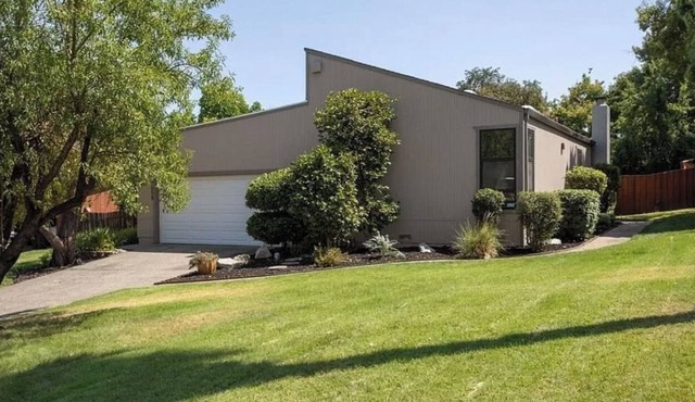 Mid Century Modern Home Pet Friendly with Beautiful Backyard