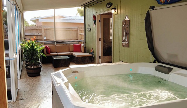 Mid Century Modern with resort style lanai with Salt Water pool & new Jacuzzi