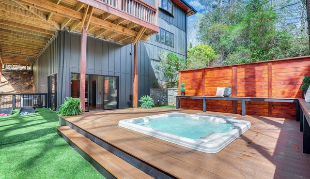 Mid-Century Modern Luxe Retreat w/Hot Tub & Decks