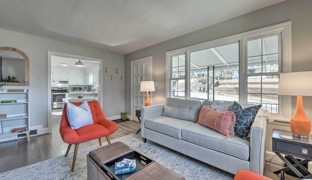 Mid-Century Modern Cottage in Ardmore Area!