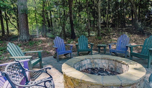 Mid-Century Modern 2 bedroom home in Downtown Woodstock