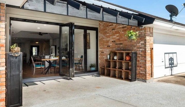 Mid-Century Modern 3 Bed, 2 Bath with a Pool
