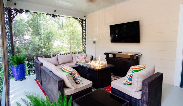 Mid-Century Modern - 3600sqft - 1 Mile to CBDnHistoric Surroundings, Walk to CBD