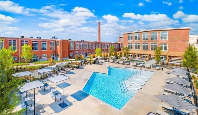Mid Century Modern Apartment w/a pool!