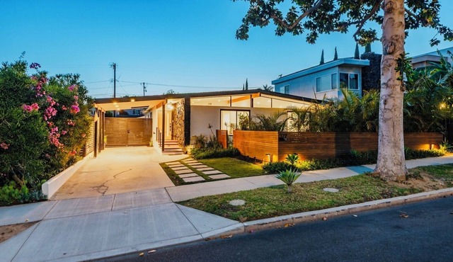 Mid Century Modern Beach Villa with Pool - Close to beaches, parks, Disneyland