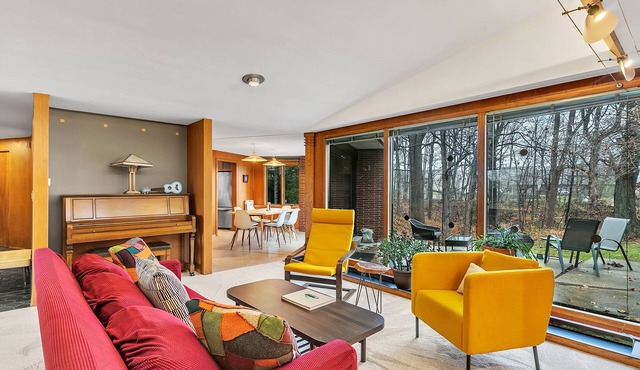 Mid-Century Modern Dream Getaway