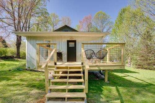 Mid-Century Modern Fayetteville Home Close to Town