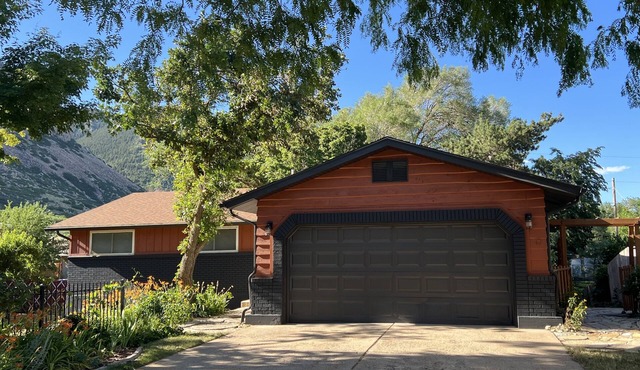 Mid-Century Modern Gem next to Trails, Ski Resorts and Downtown Ogden