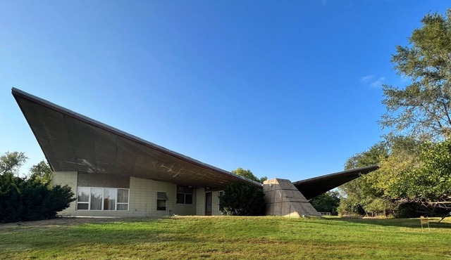 Mid Century Modern Googie Architect Designed Home. Welcome Modern Designers!
