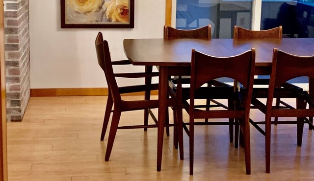 Mid Century Modern Home located 11 min from PSU