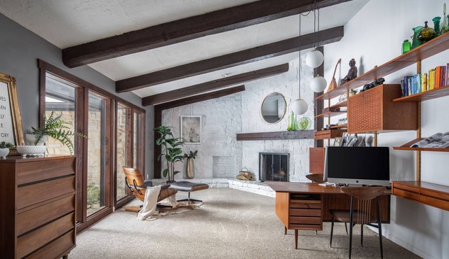 Mid Century Modern + HOT TUB nestled Woods - near Cleveland, Akron + Parks