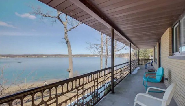 Mid-Century Modern Lake House on Wolf Lake!