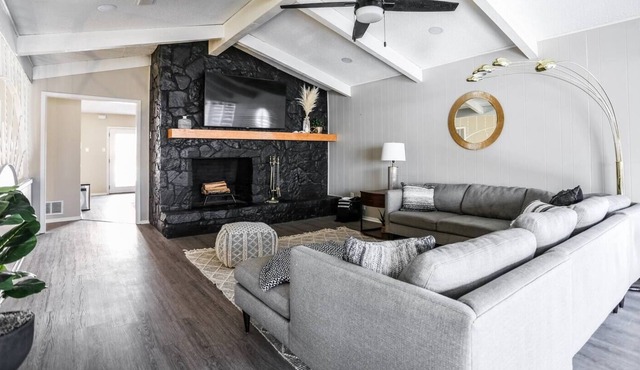 Mid-Century Modern Lakeview Retreat Remodeled