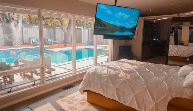 Mid-Century Modern Oasis w/Pool, Hot Tub & Fire Pit - Perfect World Cup Base