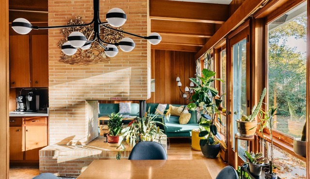 Mid Century Modern Time Capsule….3 miles to downtown Greenville!