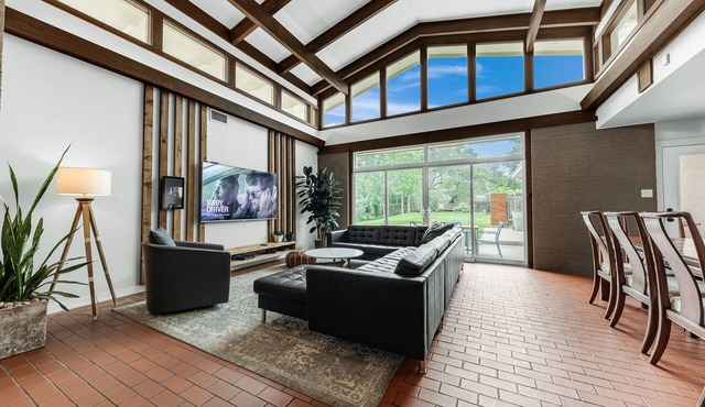 Mid-Century Modern @ Texas A&M Sleeps 16+ in Style