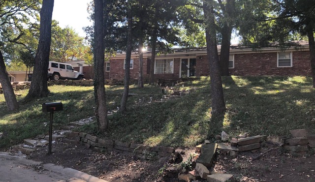 Mid-Century Modern Ranch 3-bedroom house in Bartlesville with AC