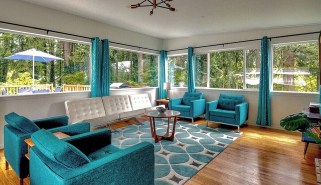 Mid-Century Modern House w/Tiki Room & Hot Tub