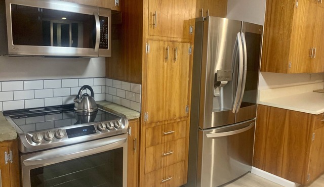 Mid Century Modern-5 min from I-5