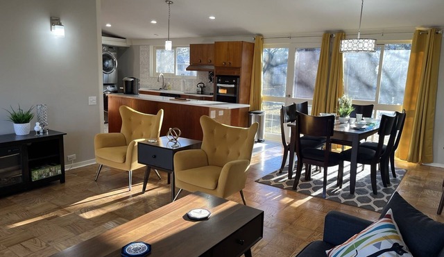 Mid Century Modern Cottage near Air Base and Hospital