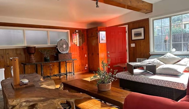 Mid Century Modern Bungalow just steps from Topanga State Park