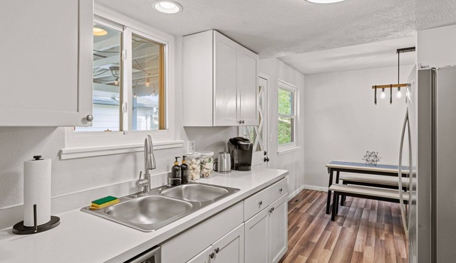Mid-century modern - Spacious - Patio & BBQ