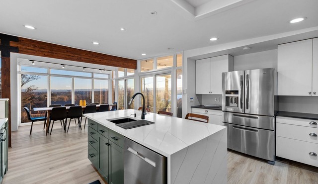 Mid-Century Modern - Views/Pool Table/Ping Pong/Firepit