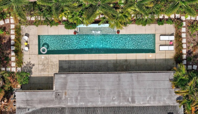 Mid-Century Modern W/Private Lap Pool In secluded Garden and art studio