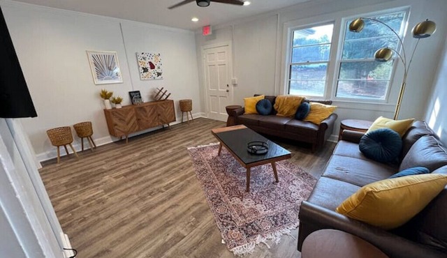 Mid-Century Modern - Walk to downtown Woodstock, GA