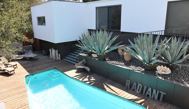Mid-Century Modern, Zen Hideaway Hillside Home W/Private Canyon View.
