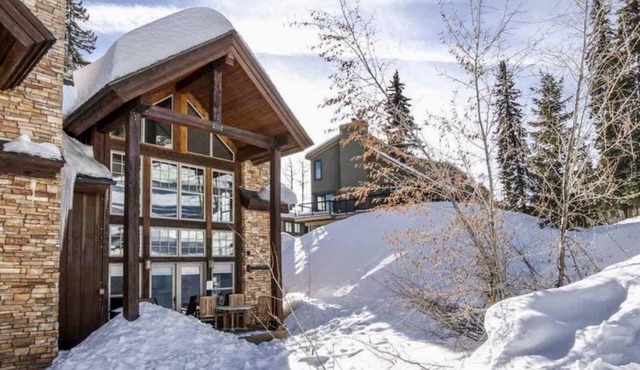 Mid-Century Mountain Ski in/Ski Out Luxury Chalet - Best Location