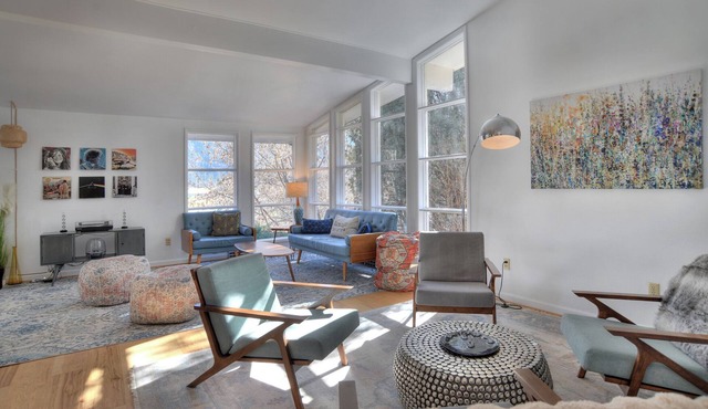 Mid Century Mtn Home and 2 cabins on 3 acres - 10 Min to DGO - AC-Hot Tub